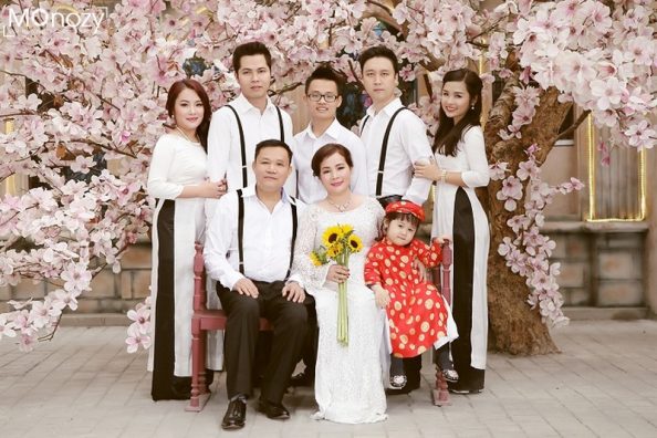 chup-hinh-tet-dep-cho-gia-dinh-theo-nhom (6) Bí quyết chụp hình tết đẹp cho gia đình theo nhóm