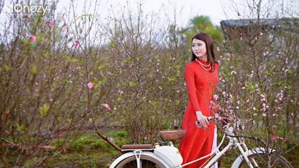 chup-ngoai-canh-tet-dep-tai-vuon-dao-nhat-tan (15) Chụp ngoại cảnh Tết 2019 đẹp tại vườn đào Nhật Tân