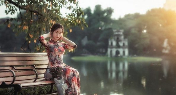 chup-anh-ao-dai-bo-ho (14) Chụp ảnh áo dài bờ hồ - điều mỗi cô gái nên làm một lần trong đời