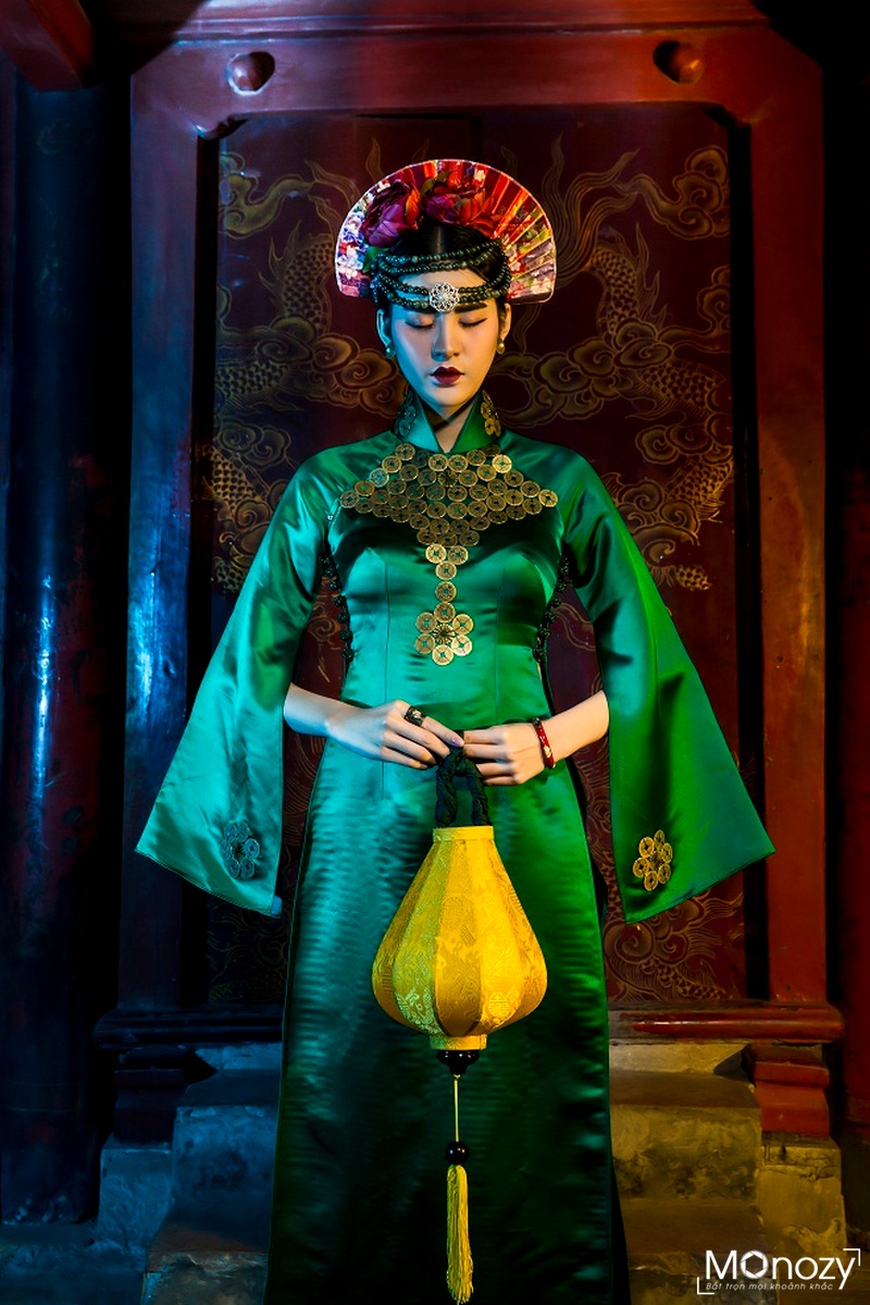 Concept chụp ảnh áo dài cổ ở Văn Miếu của người mẫu Hạ Vi
