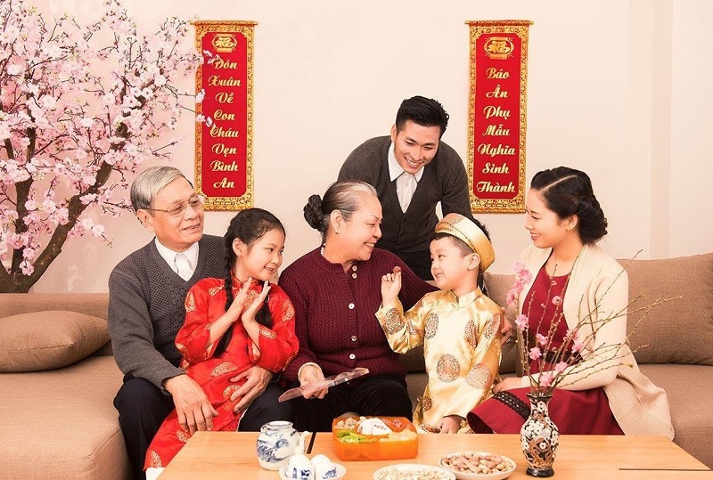 Chụp ảnh Tết gia đình Lưu giữ khoảnh khắc sum vầy ấm áp